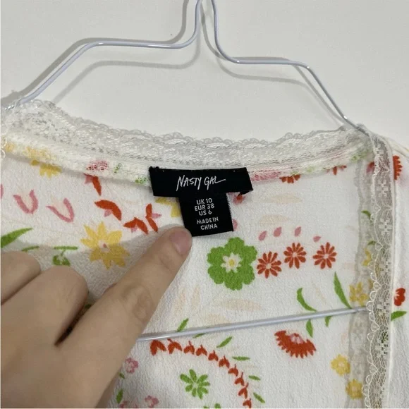 Y2K Style Nasty Gal Mini Dress Size 6 Lace Trim Floral V Neck Lightweight - Picture 8 of 15